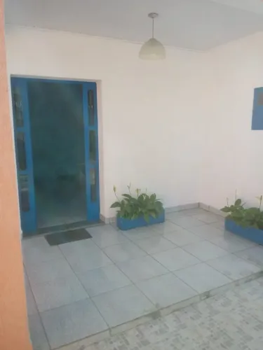 Casa gostosa, ampla, arejada e iluminada com 3 dormitorios e 1 quarto extra