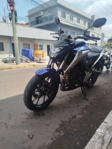 CB 300 f excelente moto 