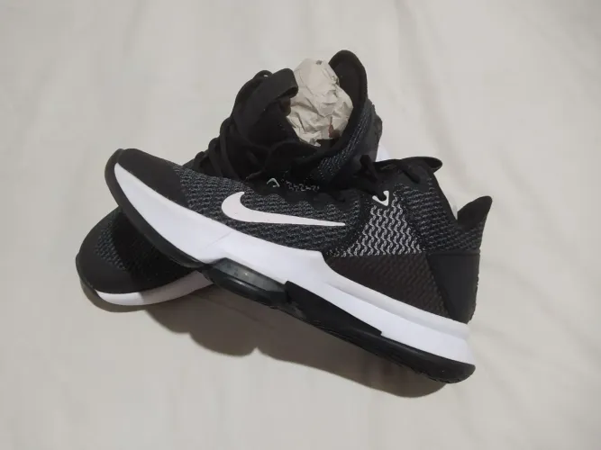Tênis Nike Lebron Witness IV - Preto Original (sem caixa)