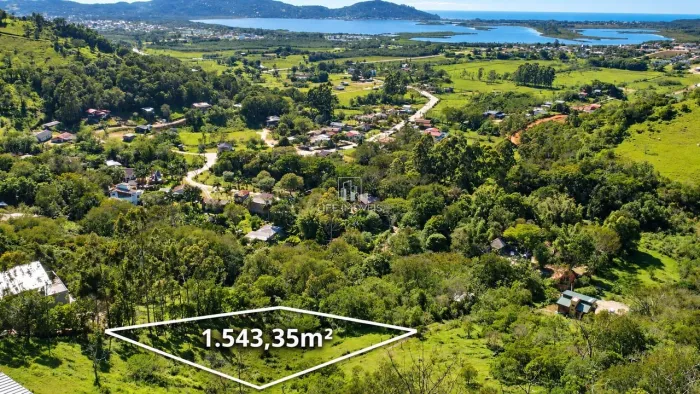 Terreno com Vista para a Lagoa e o Mar na Encantada Garopaba/SC
