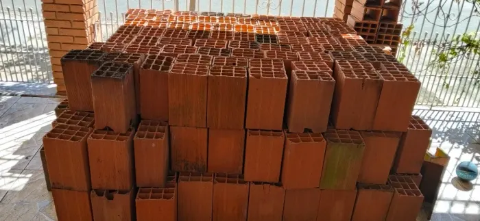 Bloco cerâmico com 9 furos