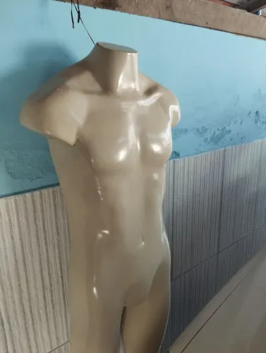Manequim parte de baixo femini e adulto masculino completo