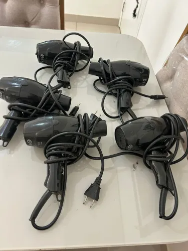 Vendo secadores Taiff Fox Íon usados 2000w/220v sem bico. Manutenção feita há 1 mês  