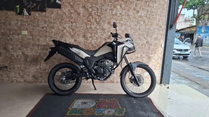 Honda XRE 300 Sahara Adventure 2026 Bege