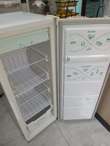 Freezer vertical Consul 180