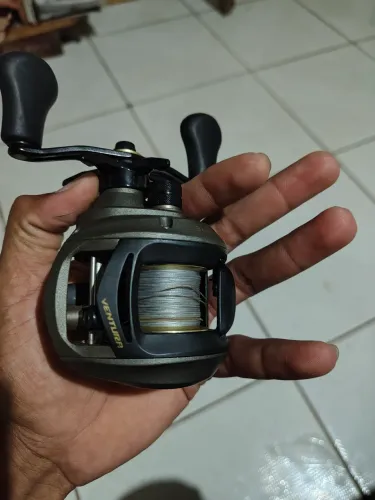 Varas e carretilhas de pescas esportivas 
