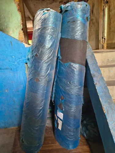 Vendo dois Rolos Carpetes Preto Aveludado Novo