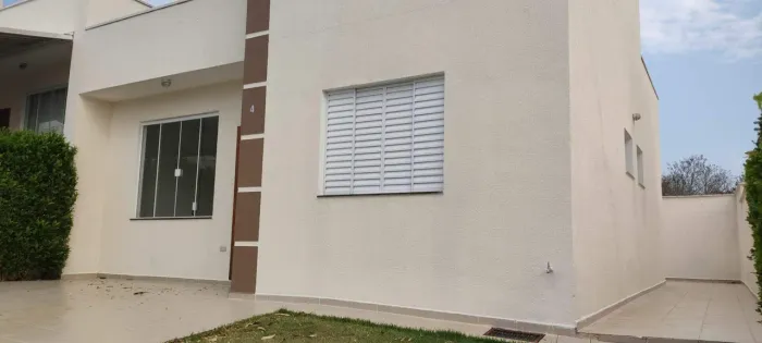 Casa com 2 dormitórios para alugar, 90 m² por R$ 3.026,65/mês - Itaoca - Guararema/SP