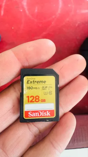 Cartão de memória Sandisk extreme 128G