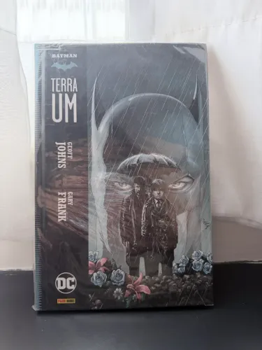 Batman: Terra um vol 1 - HQ Batman