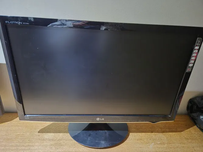 Monitor LG LCD LED com tela widescreen de 24"