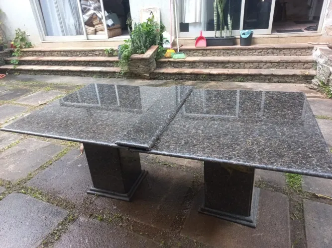 Mesa de granito preto (Porto Rosa)
