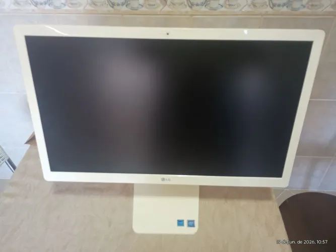 Computador All- in- one LG tela 22 Já formatado Windows 10polegadas