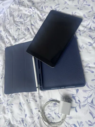 iPad 8ª Geração + Apple Pencil - Completo e Conservado