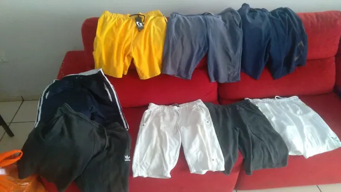Vendo camisas e bermudas de marca  ,10 a peça  