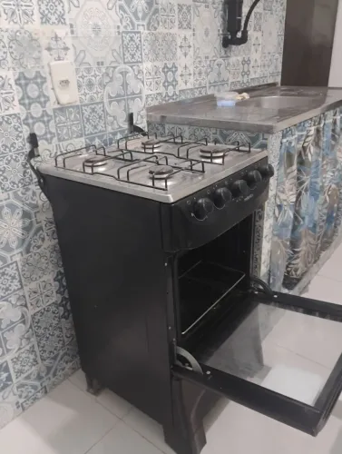 Fogão bem conservado, seminovo. Barra dos Coqueiros.