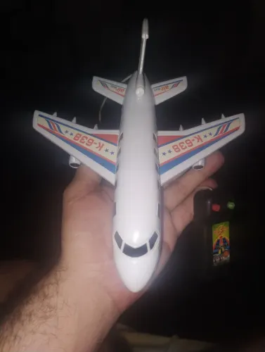 Vendo um avião controle remoto com fio