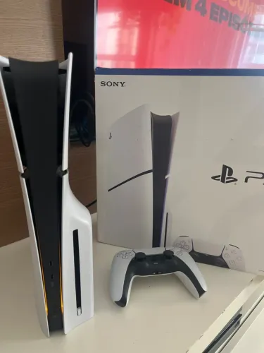 PS5 COM LEITOR DE DISCO , POUCO USO