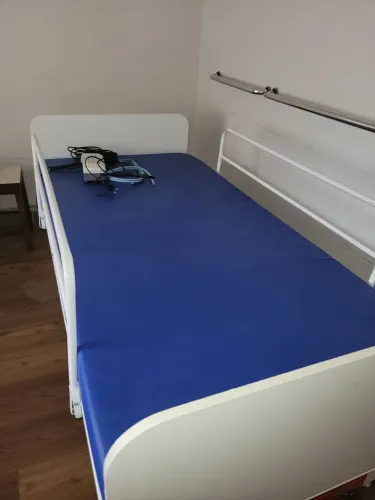 Cama hospitalar completa com colchão pneumático e controle remoto