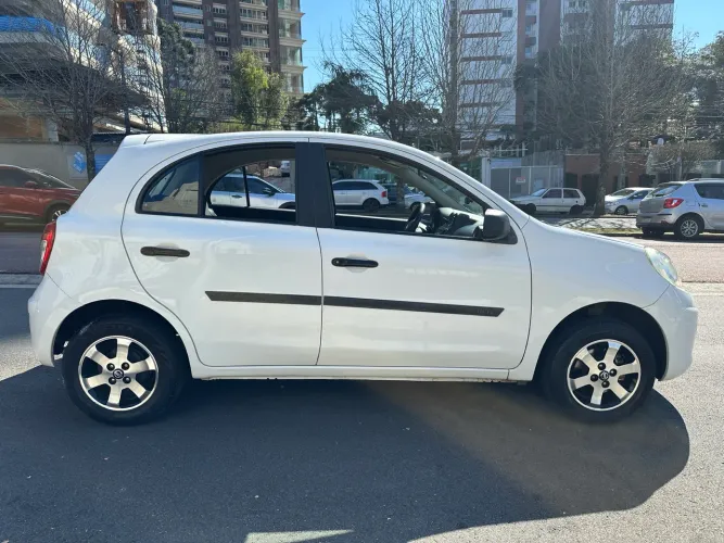 Nissan March 1.0 16V Flex Fuel 5P 2013