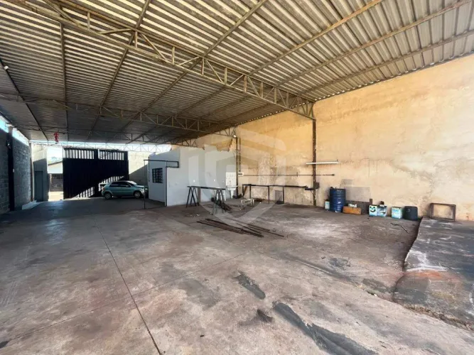 Galpão para Locação com 484 m² e 2 banheiro Vila São João do Ipiranga - Bauru / SP