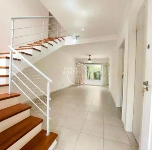 Casa à venda no condomínio Villa Campolim.