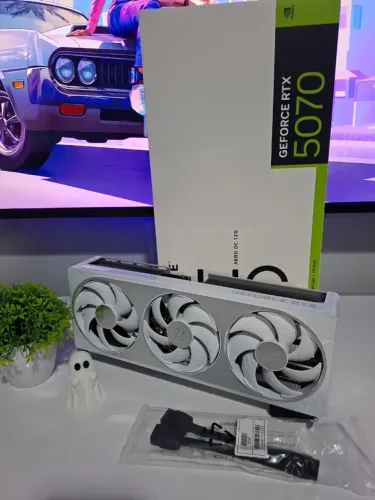Placa de Vídeo RTX 5070 12GB Gigabyte