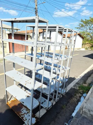 Prateleiras 120$ / Unidade