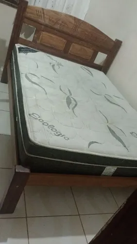 Olá quero vende está cama com colchão casal ou trocar por uma de solteiro com colchão tamb
