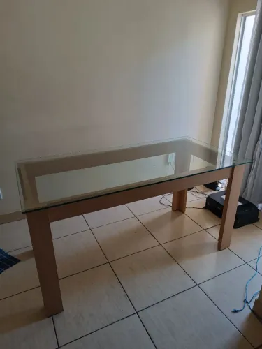 Mesa Quadrada sem cadeiras