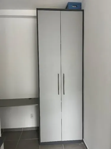 Guarda-roupa e Mesa de escritório 