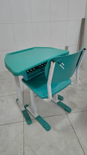 Cadeira e mesa escolar (conjunto)