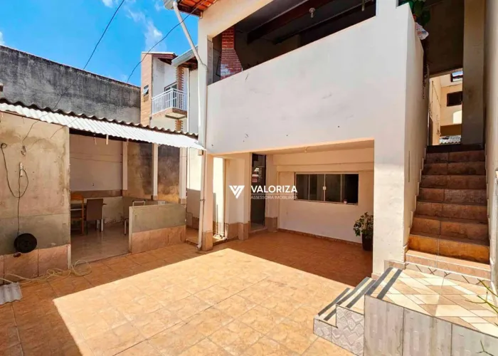 Casa com 3 dormitórios e edícula a venda, 209 m² área construída 250m² terreno por R$ 430.