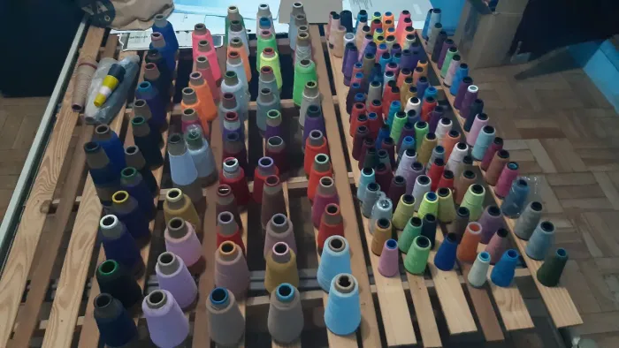 Carretéis Linha Costura 125 cones grandes /76 Cones pequenos diversas cores