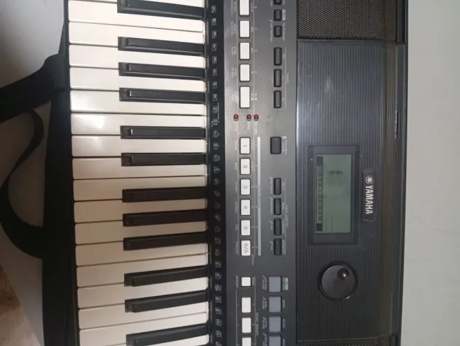 Teclado musical yamarra