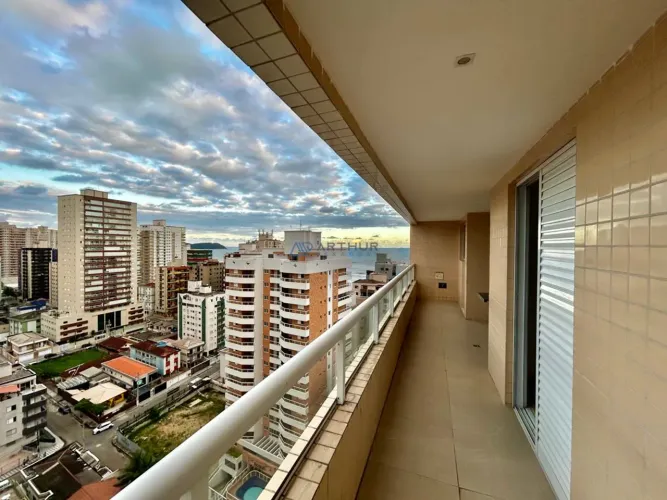 Apartamento à venda em Praia Grande, 02 suítes, 02 vagas e andar alto.