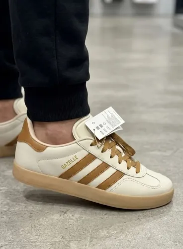 Tênis Adidas