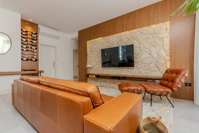 Apartamento com Piscina e 3 Suítes na Quadra Mar na Praia Brava