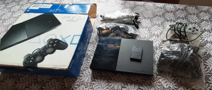 PS2 Slim Sony com Caixa, Controles e Memory Card