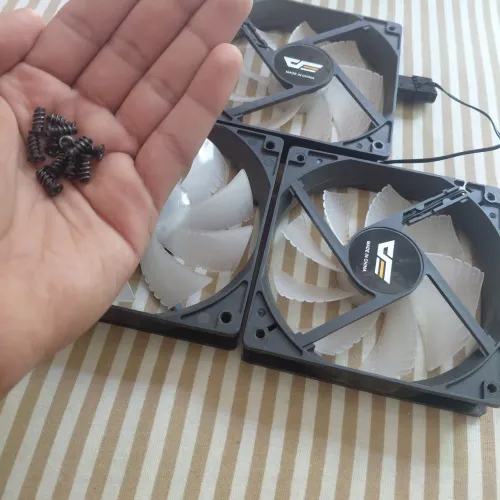 3 Ventoinhas RGB's para computador (12cm, com todos parafusos)