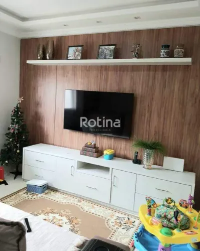 Casa para alugar, 3 quartos, Santa Luzia - Uberlândia/MG - Rotina Imobiliária
