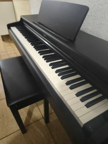Piano Digital Yamaha YDP 165 (7 meses de uso ocasional)