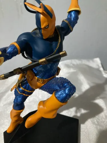 deathstroke Iron Studios