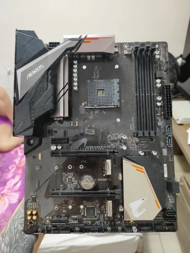 AORUS B450 ELITE (Funcionamento intermitente)