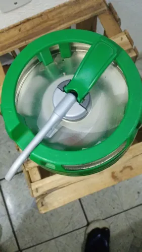 Barril original Heineken de 5 litros, vazio e em bom estado de conservação.