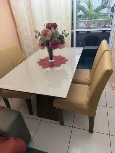 Vendo mesa 4 cadeiras tampo de vidro