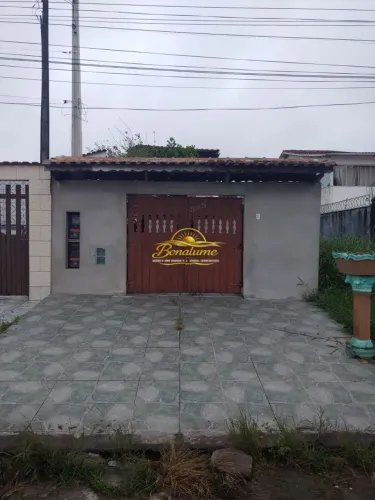 Duas Casas no Mesmo Terreno a 900m da Praia | Espaço para Piscina!