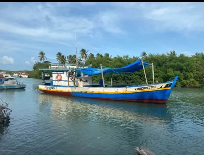 Vende-se ou troco barco de pesca