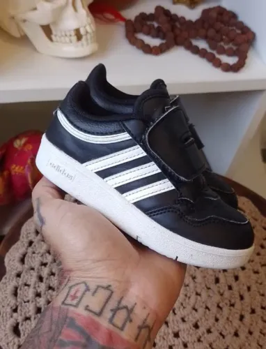 tênis infantil adidas modelo hoops 4.0 Tamanho 23