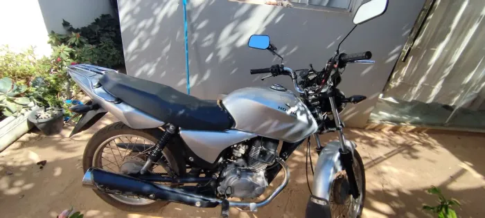 Honda Titan ES 150 conservada
